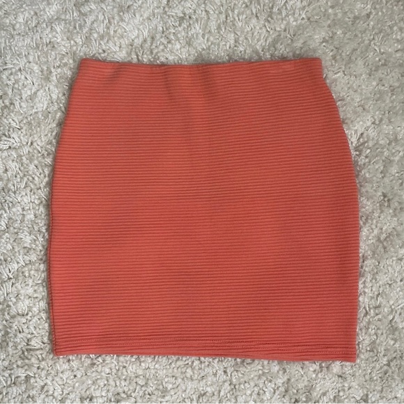 Bershka Collection • Coral Ribbed Bodycon Mini Skirt - Picture 3 of 5